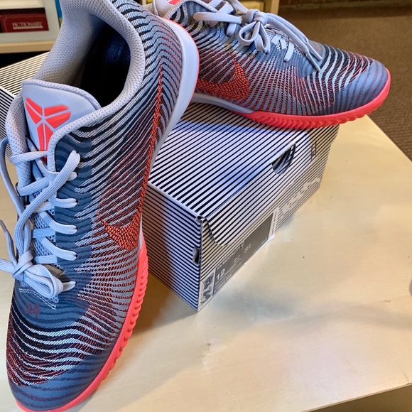 Nike Kobe KB Mentality 2 (818952 004) size 12 - Picture 6 of 8